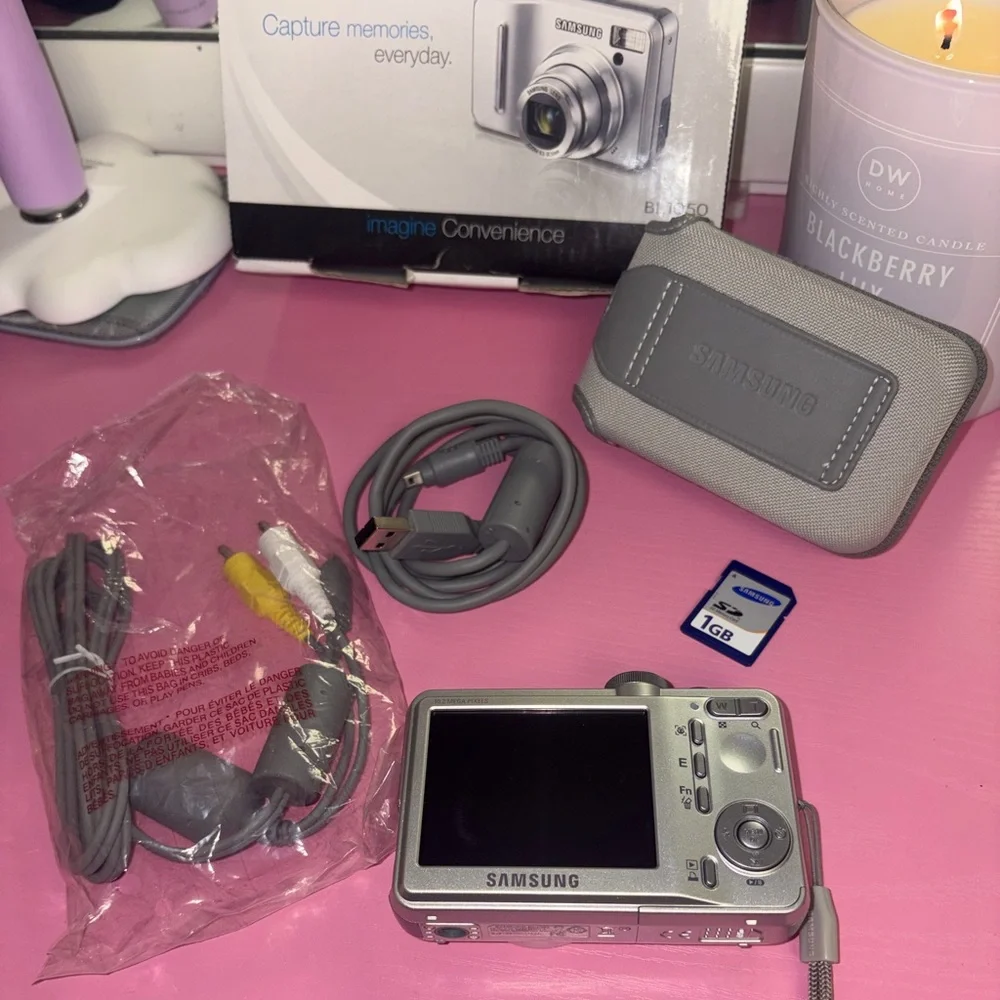 Samsung BL1050 Camera with Accessories